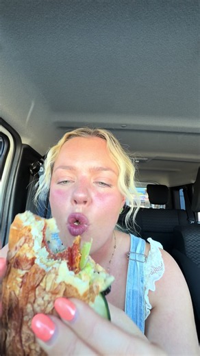 Bridey Drake (@brideydrake)’s video of subway order