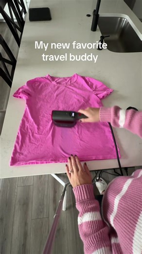 Steamer that is compact and super easy to use! Heats up quickly and multiple settings to dewrinkle. #steamer #dewrinkle #ironingclothes #travelbuddy