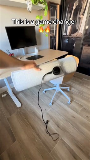 ViralGadgets Studio on Instagram: "Link in bio 🔥 the foldable leg and foot warmer for someone who's always cold. `#Winter` `#Gifts` `#Comfort` `#Girlfriend` `#LegWarmer` `#FootWarmer` `#StayWarm` `#HeatedBlanket` `#AmazonFinds` `#TikTokMadeMeBuyIt` `#FYP` `#airlandolists`"