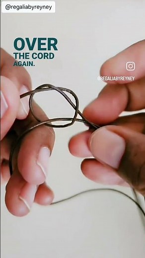 How to make sliding Knots on leather cord?