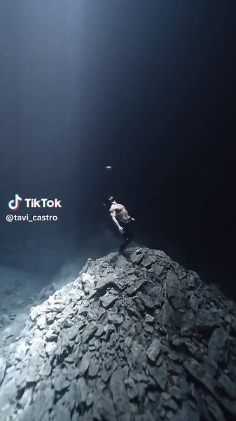 Did you see it come out of the darkness? — Cenote freedive clip