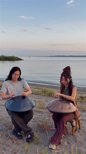 A little handpan moment for your autumn day 🍁🎶 #handpan #handpanmusic #handpanplayer #ハンドパン | Yuki Koshimoto