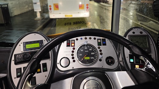 【2·0·1·1】【悉尼公交】搭载康明斯 ISL 的独苗 Bustech TDi 运行 8T6 右转行驶准备发车（TV 479B