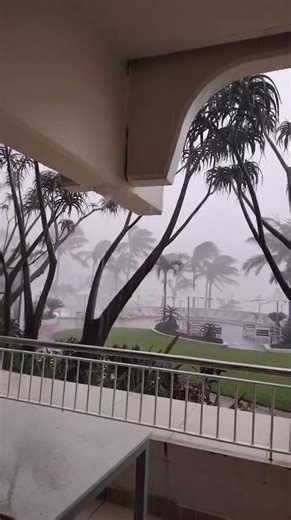 59K views · 346 reactions | Zaakirah sent us this video of the storm in Umhlanga, KZN tonight (28 November 2025). Send photos and videos to whatsapp 0812518029 See https://snowreport.co.za for weather forecasts. | Snow Report SA | Facebook