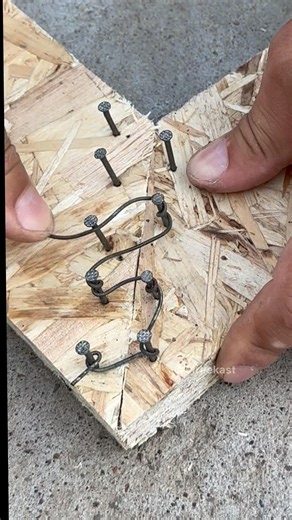 Super-Strong Wood Joint Using Just Nails and Wire! A Craftsman’s Clever Fixing Technique!