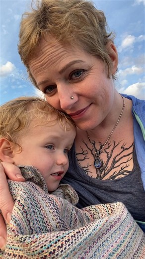 I wrote this song to begin my own healing process after the birth of my first baby. It was a re-affirmation of all I believed birth could and should be, even after a traumatic experience first time around. It was a quiet prayer to the breathmaker, for restoration of peace and trust. Listen and Download early at Bandcamp! https://thechantress.bandcamp.com/track/precious-one-remastered-2025 Pre-save for streaming platforms here: https://distrokid.com/hyperfollow/thechantress/precious-one-remaster 