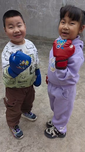 @kidsboxer1v1 on Instagram: "#boxing #kidsboxing #chinese #FunnyBoxing #KidsBoxing #ChinaVibes #CuteAndFunny #BoxingLaughs #SillyKids #PlayfulBoxing #ChineseKids #ViralComedy #LOLMoment #FunBoxing #BoxingFun #HilariousKids #InstaLaughs #cuteboxer"