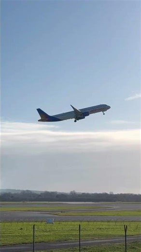 jet2 takeoff manchester airport #airplane #aviation #shortvideo #shorts