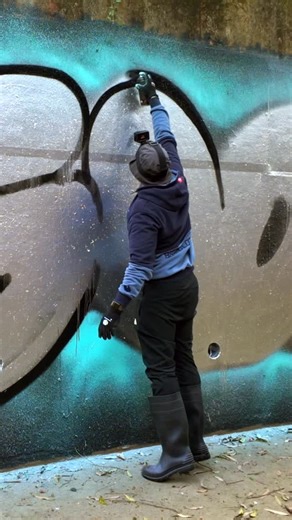 BSP CLOTHING™ on Instagram: "⏱️Had a crack at the 10 minute graffiti challenge. It’s not perfect, but it was fun blasting some paint on the wall. Full video is up on YouTube, let me know what you think. . . #brokensystemproductions #sydneygraffiti"