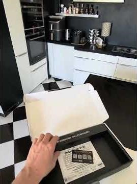 Unboxing the EPOMAKER RT82 wireless keyboard with customizable LCD screen