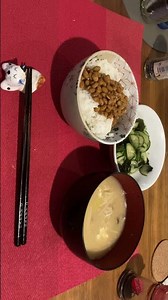 5月30日朝食 納豆ご飯 きゅうりの酢の物 ぶなしめじと榎茸とネギの味噌汁 体重維持 #食事日記