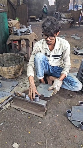 Skillfully making a spade.#viral #spades #making