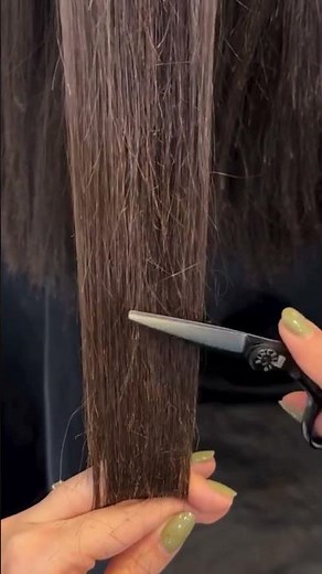 demonstrating the technique of trimming hair to get rid of split ends #Youtube#wigsandbeauty#beauty