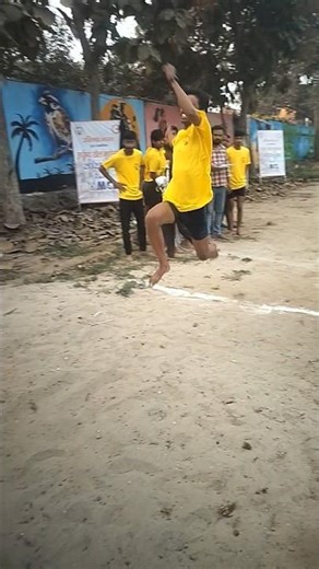 बहुत ही शानदार रनिंग जंप प्रतियोगिता 🎯।#viralvideo #jump #army #longjump #shotsfeed #fauji #ytshorts