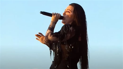 EVANESCENCE's AMY LEE: 'We Are Working On A Lot Of Songs Right Now For The New Album'