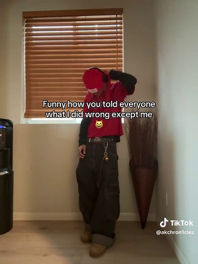 Not abt my perfect gf btw #akchron1clez #FYP #fypシ #fashion #OOTD #fit #real #foryoupage #relatable #viral #wockst★rz #trending #viralvideo #wifiskeleton
