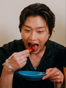 XO, Kitty Cast Ranks Korean Fried Chicken