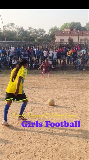 ladies football penalty kick 🦶⚽. #football