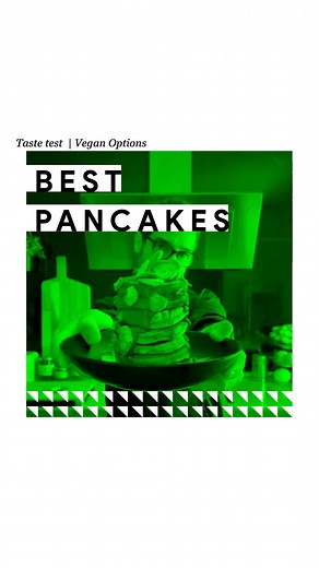 Sergio Ojeda | Vegan Food Madrid on Instagram: "🥞 FLUFFY VEGAN PANCAKES (receta original de la artista @ozaria_vegan_cakes 💚) De esas recetas que haces un día por antojo… y repites cada semana. Porque están obscenamente buenas, son fáciles, y con los productos de @koro_spain ya te haces una fantasía de desayuno. Ingredientes líquidos: 🔸 1 vaso de bebida vegetal (almendra, arroz, avena…) 🔸 1 cucharada de aceite de girasol 🔸 3 cucharadas de sirope de agave @koro_spain 🔸 1 cucharadita de vina