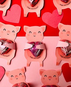 Pig Valentine Card: Hogs and Kisses Printable (digital Download) - Etsy