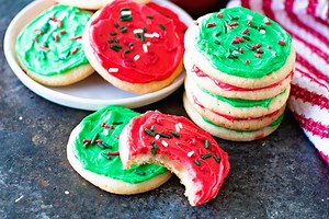 5.6K views · 94 reactions | RECIPE HERE --> https://www.julieseatsandtreats.com/homemade-sugar-cookie-frosting-that-hardens/ Amazing SUGAR COOKIE FROSTING THAT HARDENS is perfect for stacking those sugar cookies!  | Julie's Eats & Treats - Easy, Family Friendly Recipes | Facebook