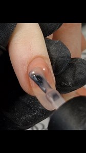 Filmpje voor jullie 🎬 Almond shape: verlenging met acrylgel velveteen clear op sjabloon, daarna opgebouwd met Build-A-Base Fufu Pink en afgewerkt met een mooi kleurtje. | Alina Hoyo Nail Artist