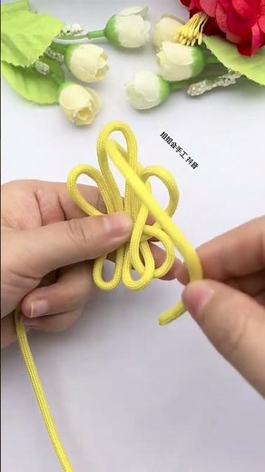 How to weave a butterfly ornament