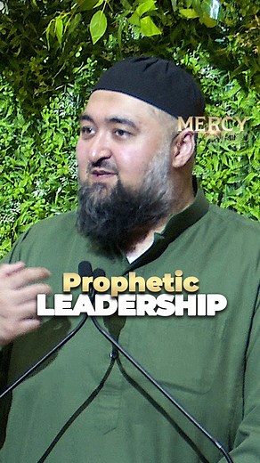 Prophetic leadership transcends titles and status, focusing instead on humility, service, and accountability. Prophet Muhammad (ﷺ) taught us that true leadership is about inspiring through ethical action and a commitment to the greater good. Watch the full lecture 'The Prophetic Model for Future Generations' via the link in the bio! Join us this year with Shaykh Navaid Aziz for our upcoming Mercy to Mankind conference: miftaahmtm.org | Miftaah Institute
