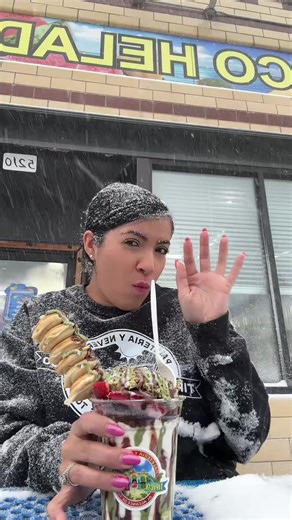 Just a Midwest ice cream shop owner wondering how just 2 days ago it was 75 degrees and sunny..now here we are 😐 #midwest #snowstorm #paleteria #icecream #nebraska #nebraskaweather #snow #nieve