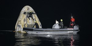 SpaceX Capsule Returns Four Astronauts Safely to Earth in Nighttime Splashdown