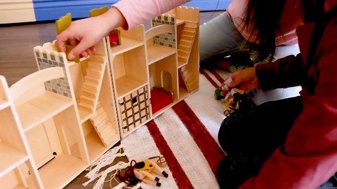 Melissa & Doug Fold and Go Wooden Castle Dollhouse with Wooden Dolls and Horses (12 pcs)