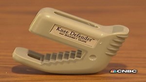 Knee defender 'ashamed and embarrassed'