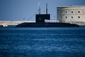 France: un sous-marin russe repéré en surface, au large de la Bretagne