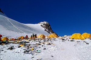 Inoxtag sur l’Everest, un documentaire viral qui rappelle la pollution de la plus haute montagne du monde