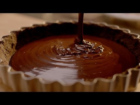 Slow mo chocolate pouring - Simply Nigella - BBC