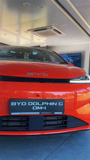 Das vergangene Wochenende stand ganz im Zeichen des Paradies Garten Festivals und wir waren mittendrin! 🎶🚗 Neben guter Stimmung und jeder Menge Festival-Feeling konnten die Besucher:innen den BYD DOLPHIN G DM-i hautnah erleben und probesitzen. 🎤 Wer beim Karaoke alles gegeben hat, wurde anschließend mit einem Getränk belohnt; die perfekte Erfrischung nach dem Gesangsmarathon. 🍹 Ein rundum gelungenes Event mit vielen großartigen Begegnungen, guter Musik und unvergesslichen Momenten. Danke an 