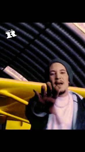 🎉🎂 ¡Hoy se cumple 28 años del clásico "Hecho, es Simple"! 🎂🎉 El 1 de abril de 1997, el grupo español 7 Notas 7 Colores lanzó su primer álbum de larga duración, un disco que revolucionó la escena del hip hop en España 🔥. "Hecho, es Simple" cuenta con colaboraciones de leyendas como Kamikaze, Supernafamacho, Yizecoconute y Zemo Ese, y la producción estuvo a cargo de Dive Dibosso y Producciónes CPV, con scratchs de Jota Mayúscula 🎶. ¡Celebra con nosotros este aniversario y escucha el álbum co