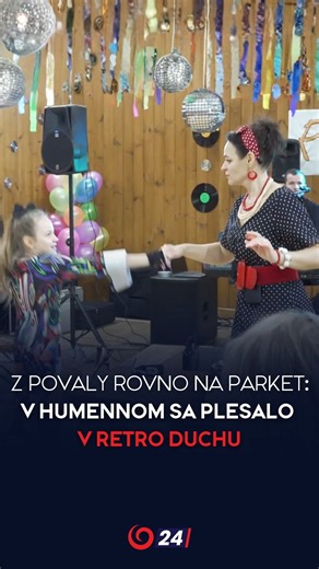 JOJ 24 on Instagram: "Široké nohavice, volány, plisované sukne. V podstate móda dnešných dní. No zároveň kúsky, ktoré kedysi nosili aj naše mamy a babky. Takéto poklady hľadali školáci z Humenného s rodičmi odložené na povalách. Vyparádili sa na retro ples 💃🕺 Lenže viac ako móda ich zaujal iný historický fenomén – nevedeli pochopiť, ako na jednom štadióne dokázalo cvičiť také obrovské množstvo ľudí."