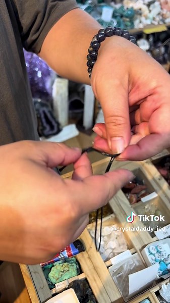 How to Make an Adjustable Knot on Your Necklace