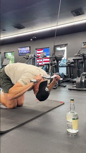 Kneeling Cable Crunch