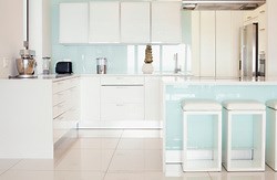 Mounting Glass Splashbacks in Every House Renovation You Want!