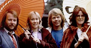 Abba - Dancing Queen (Official Music Video Remastered)