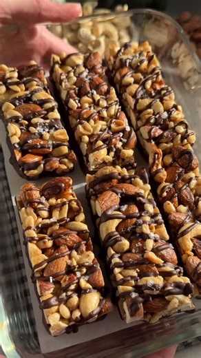 Recipes | Food | Cuisine 🍪 on Instagram: "The recipe 👇 . |First follow us @tasty.recipe.hub for more . . RECIPE: (makes 10-12) 2 ½ cups unsalted nuts of choice (we use ¾ cup cashews, ¾ cup peanuts and 1 cup almonds) ½ cup puffed rice ¼ cup brown rice syrup 1 ½ teaspoon vanilla extract ½ teaspoon sea salt 1 cup dark chocolate chips 2 teaspoons coconut oil Optional: flaky salt for topping Preheat oven to 325˚F. Spread the nuts into a single layer on a sheet pan and bake for 5-8 minutes. Line an
