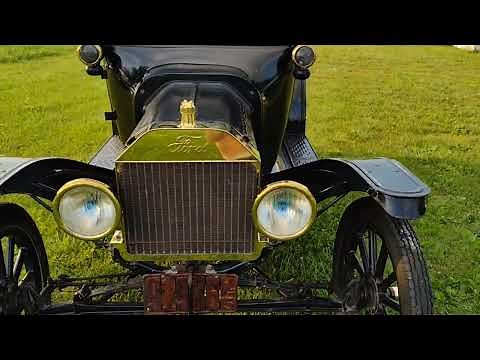 1915 MODEL T FORD