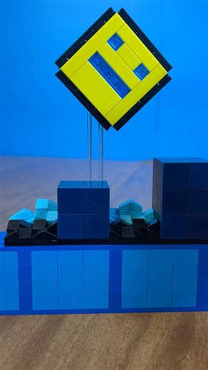 Building the first Geometry Dash Level in LEGO…