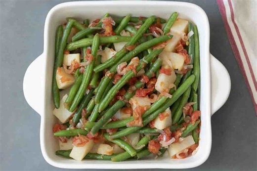 Italian green beans and potatoes with tomato