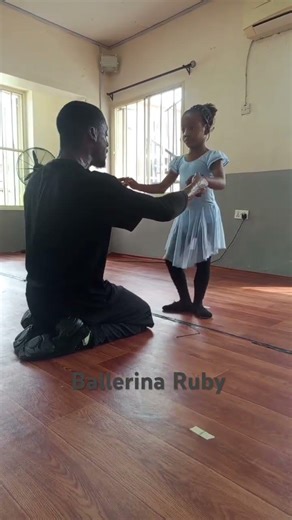 Learn Plié with me | Ballet Knee Bend