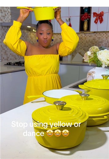 Abeg let me dance 🤣🤣🤣🤣 #naahnahskitchen #funnyvideos #awuke #MomLife #yellow #favourite
