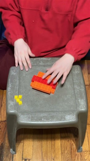 Can I build a Lego hotdog with 17 pieces