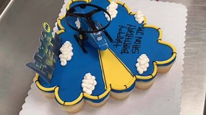 I just realized how much of a nerd I truly am. Just being me. Watch with the sound on.😂 Kinda easy cake but the edit...👌 🎂❤️ | Cake Maker